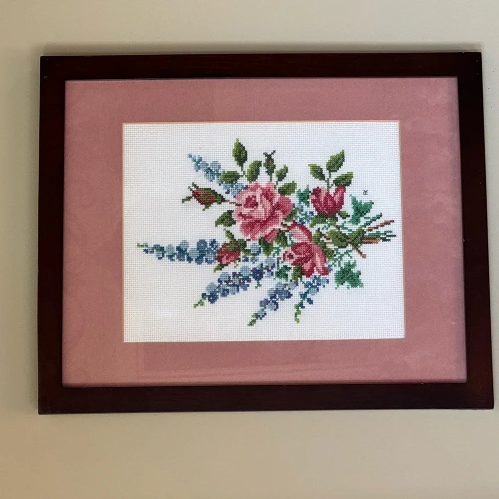 VINTAGE~FLORAL EMBROIDERY~ART~MATTED & FRAMED~ BEAUTIFUL~FINE WORK~PERFECT~ BR